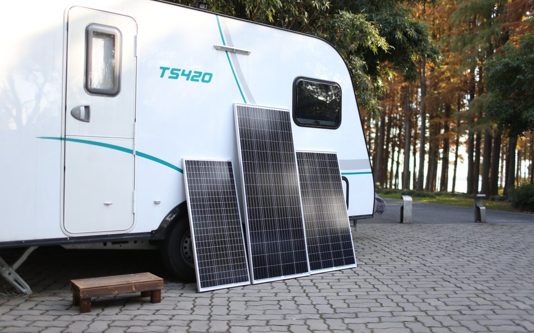 Les panneaux solaires pour van aménagé et les camping car